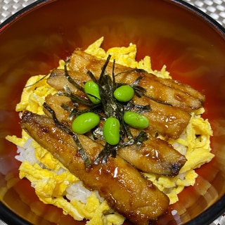 錦糸卵にのせて❣️生姜風味のいわしの蒲焼き丼